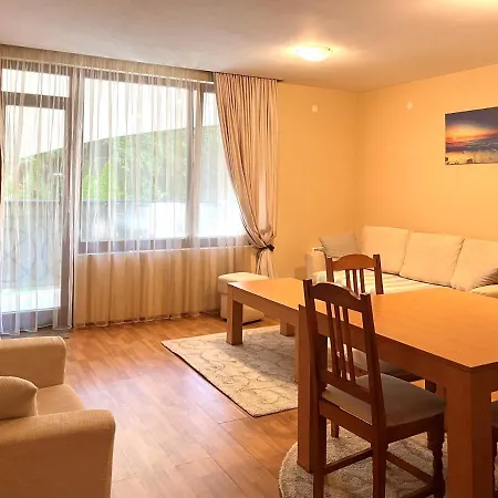 Sea View Iglika 公寓式酒店 2*